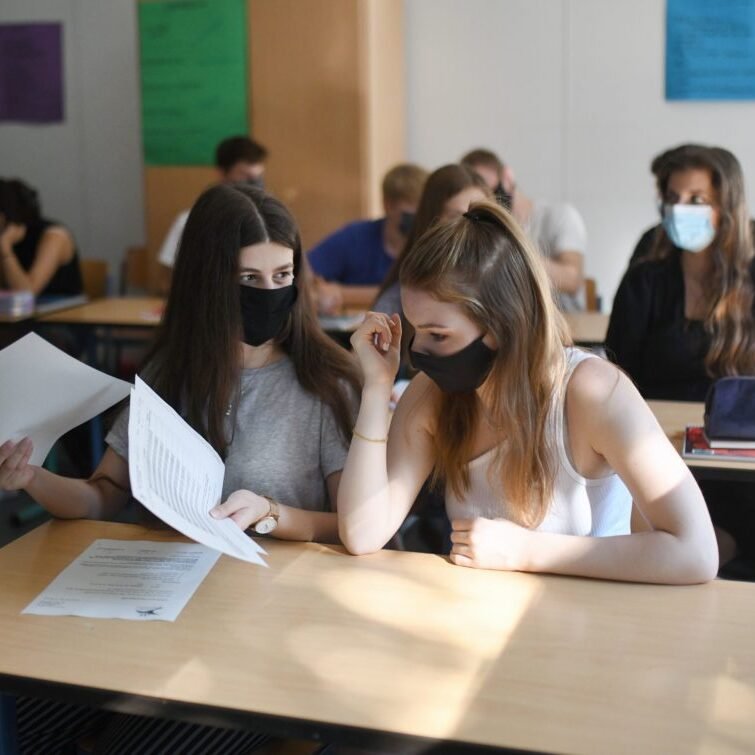 Σχολεία: Διδακτέα ύλη σε Γυμνάσια και Λύκεια (Εγκύκλιοι) Σχολεία: Διδακτέα ύλη σε Γυμνάσια και Λύκεια (Εγκύκλιοι)