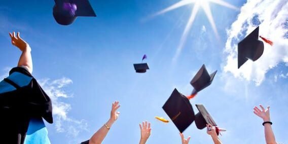 Πανελλήνιες 2022: Ποια Τμήματα Ελληνικών ΑΕΙ σε κάνουν κατευθείαν κάτοχο μεταπτυχιακού