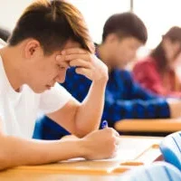 examination022-300×200 Πανελλήνιες 2024: Περίπου 45.000 υποψήφιοι έγραψαν κάτω από τη βάση σε τουλάχιστον ένα μάθημα!