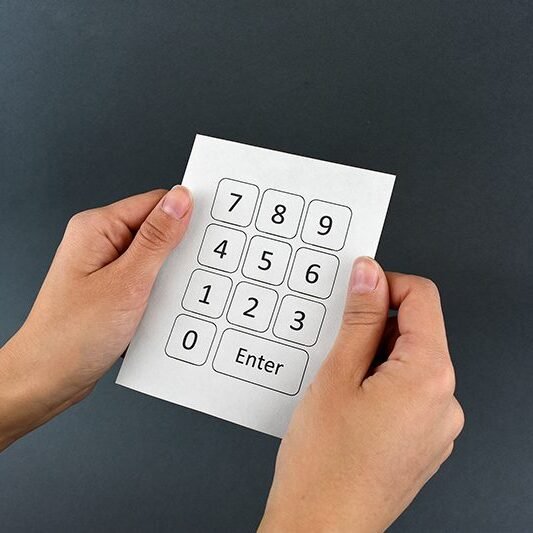 Μολύβι και χαρτί VS πληκτρολογίου: Τι ωφελεί τον εγκέφαλο;